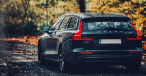 正規ディーラー vs 民間工場、ボルボの車検どっちがお得？