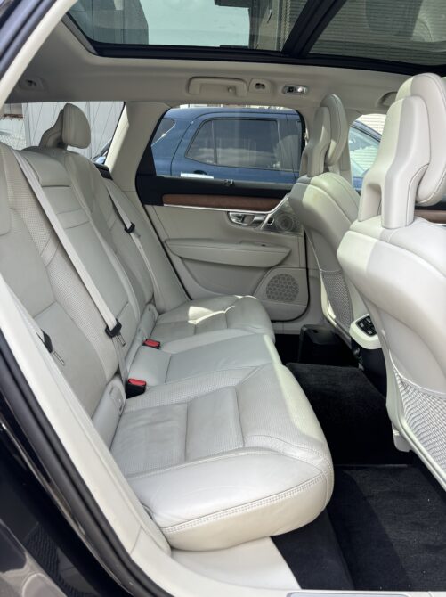 V90 後席