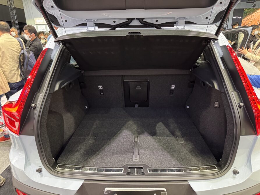 XC40のトランクスペース