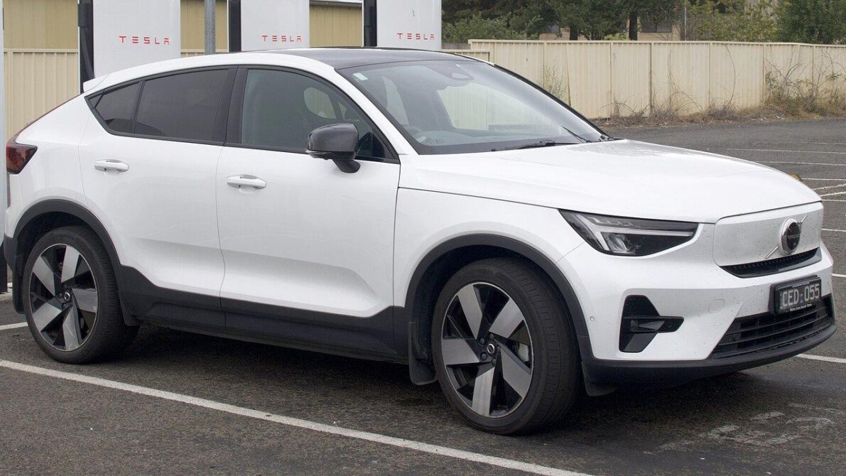 ボルボEVの充電と補助金【実用面の不安を解消】