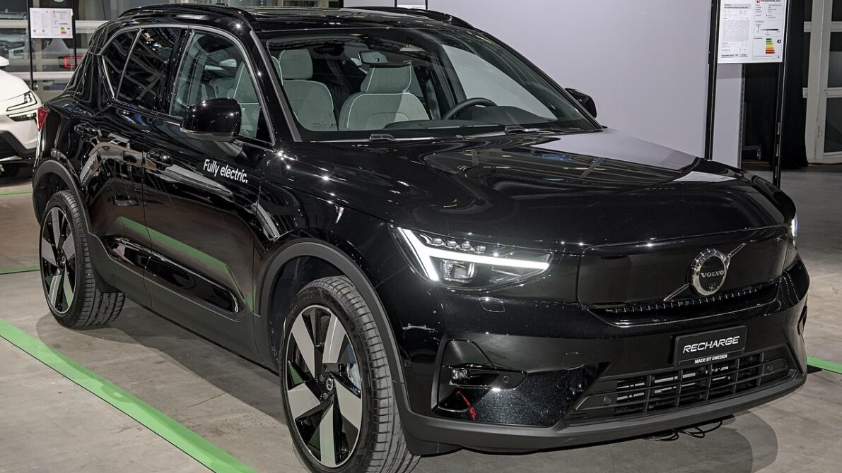 ボルボEV各車種のスペックと価格を比較