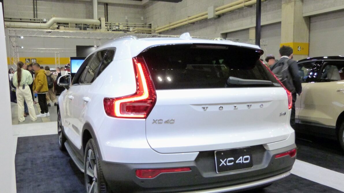 ボルボXC40の後ろ姿