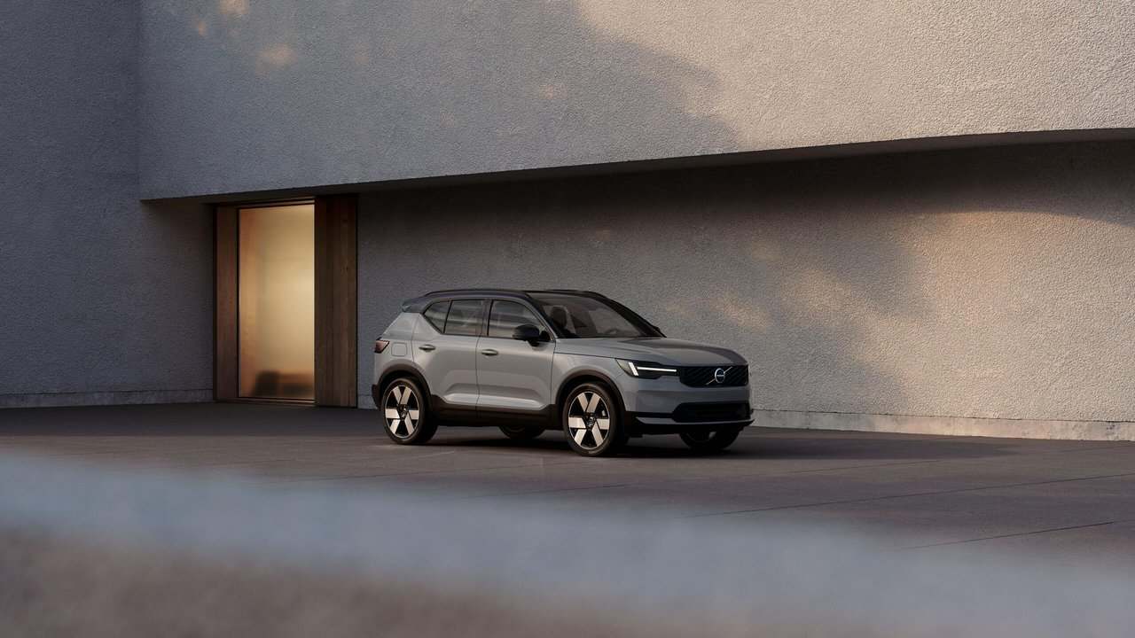 2026年9月に発表されたボルボ新型XC40(改良モデル)の外観フロント3/4ビュー