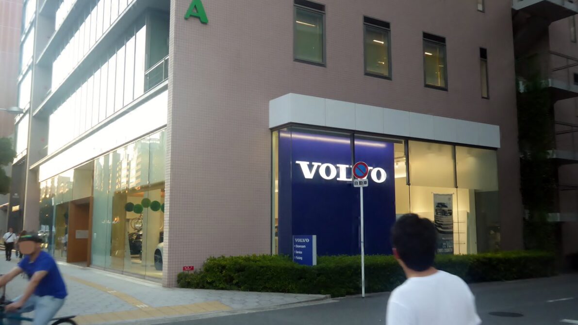 日本国内のボルボ正規ディーラー店舗の外観(大阪)