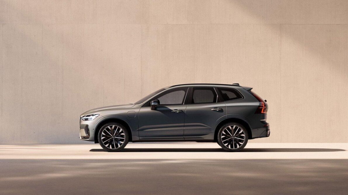 ボルボXC60(2025年6月の改良モデル)の側面